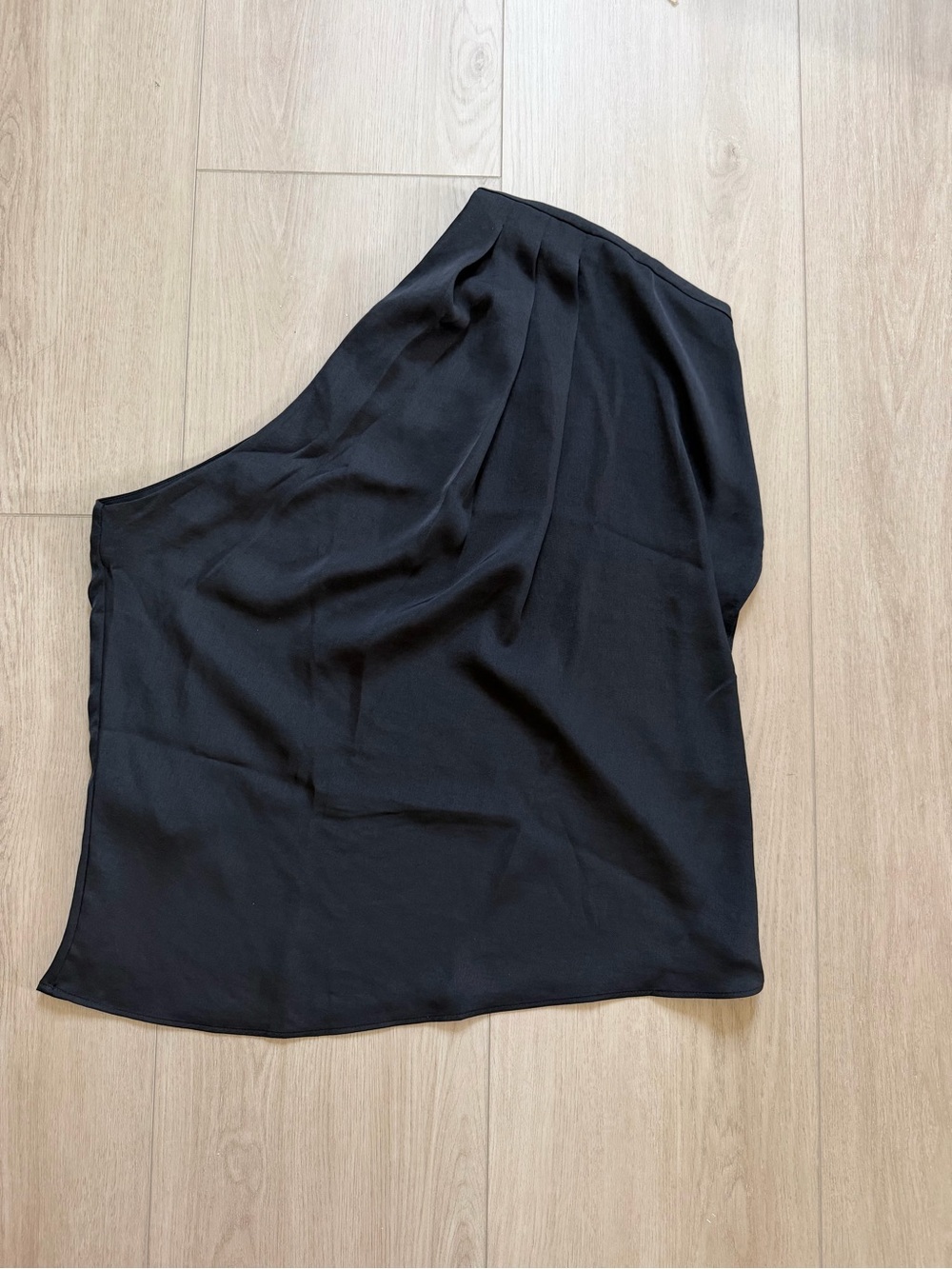 New Banana One-Shoulder Black Top